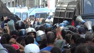 Manifestazione casa, scontri a Roma