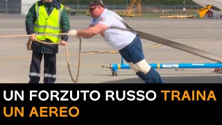 Hulk: un forzuto russo traina un aereo