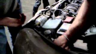 Замена лампы в фаре Ford Fiesta Mk7