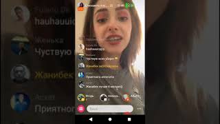 Девушка кушает и злобно ругается матом на чат