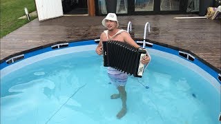 Баянист Семён и Конор МакГрегор Бой в БАССЕЙНЕ ...