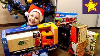 Машинки Игрушки Подарки Игорюша разбирает новогодние подарки Kids toys video