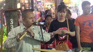 Những bản Sáo trúc buồn của ông mù đêm 30 Tết ở đường hoa Nguyễn Huệ
