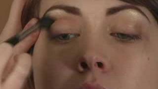 Applying Smokey Eye Makeup : Applying Eyeshadow to Eye Crease