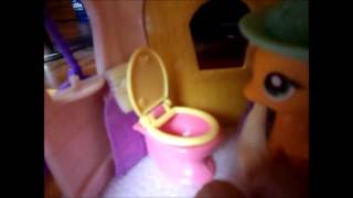 Applejack stuck in a bathroom