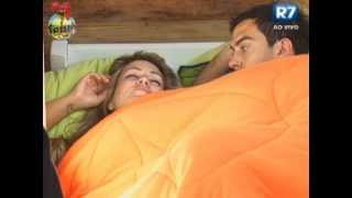 Isis e Carril no edredom (16/11/12 às 10h)