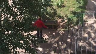 Мент насрал в подъезде