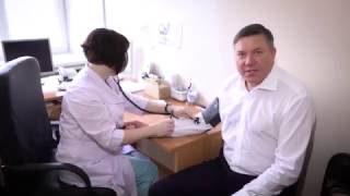Губернатор Олег Кувшинников сдал кровь  в Национальный день донора