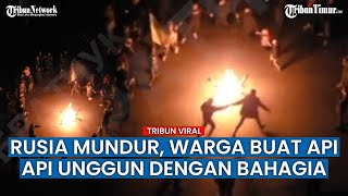 Warga Ukraina Rayakan Kemunduran Rusia dari Kherson di Tengah Api Unggun