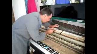 The sticking hammer of upright piano.Ремонт западающего молоточка пианино