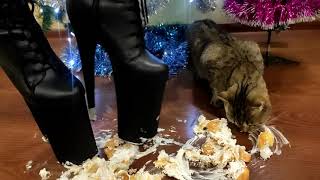 Cruch food (eclairs) / fetish / Краш эклеров каблуками / высокие каблуки / экстрим / фетиш обувь