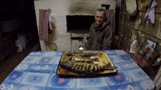 КУПИЛ ХУТОР в ЛЕСУ на краю БОЛОТА. Ч 5.Жизнь на ХУТОРЕ. Рыба в печи.