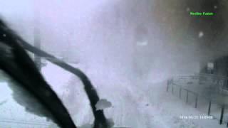 Антара пробивает колею во дворе