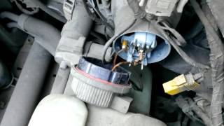 БМВ Е34 Замена лампочки ближнего света, ремонт BMW E34
