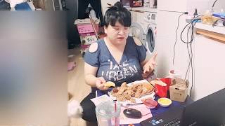복부인 여보의 웃긴맨트와 살살치킨 탑쌓기와 상하이버거 먹방