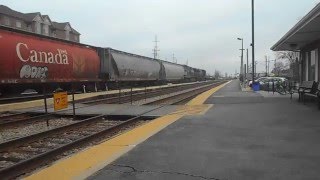 CSX 862 & NS 9079 pull toward Bensenville Yard in Franklin Park, IL on 12/22/15