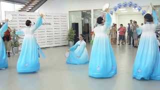 Танец корейских девушек