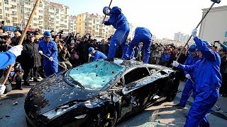 Pessoas Irritadas vs Carros Esportivos
