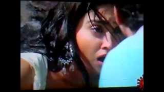 shriya navel stab
