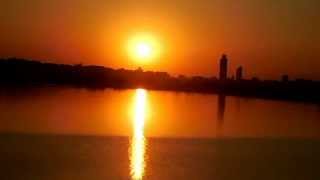 Răsărit şi apus de soare pe Lacul Morii din Bucureşti în luna aprilie 2013