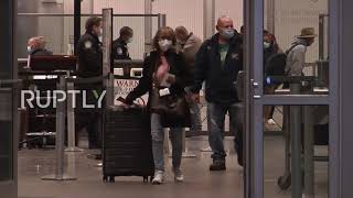 USA: Tourists entering country describe long queues to show proof of vaccination