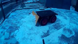 Robot Arduino snow plow