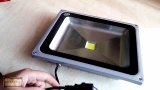 Мощный светодиодный прожектор или уличный фонарь 50W 220V IP65 с Aliexpress. Floodlight
