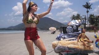 Jessie Evans "Coco and I" live at Praia Enseada