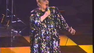 Alys Robi chante Laissez-moi Encore Chanter le 14 avril 1996