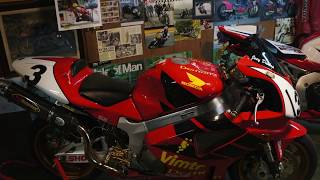 Остров Мэн. Реплика  мотоцикла гонщика Джоуи Данлоп (Joey Dunlop)