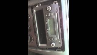 Как снять магнитолу Skoda Rapid
