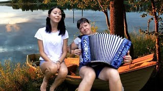 Верила, верила, верю ? Послушайте как исполняют песню под гармонь эти очаровашки☀️Russian folk song