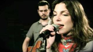 Bárbara Eugênia canta "Sinta o gole quente do café que eu fiz pra ti tomar" no Showlivre 2010