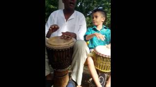 Aduma. Hip hop ritmo com djembe