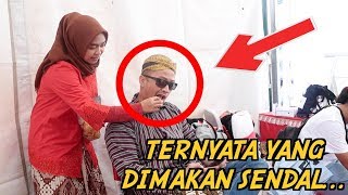 PRANK KASIH MAKAN SENDAL KE ARTIS wkwkwkkw MAAP YAAA :D