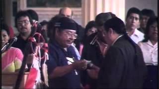 Manitobans Line Up to Pay Respects to Elijah Harper