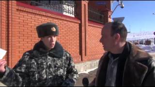 Полиция охраняет элитный коттедж в центре Казани