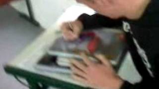 BBC - Emo pizando