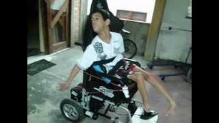 Yuri na cadeira motorizada!