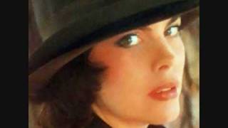 MIREILLE MATHIEU- La marche de sacco et vanzzeti