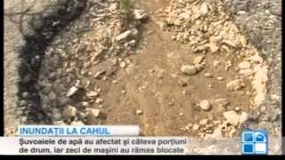 Inundaţii la Cahul: Mai multe beciuri au ajuns sub ape, iar zeci de maşini au rămas blocate