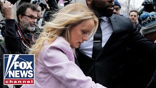 Stormy Daniels arrives at court for hearing on Cohen raid