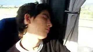 vapsimo steliou sto leoforeio!!!