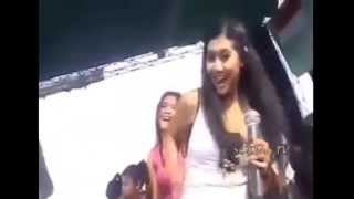 Dangdut Panas Hot Disawer Rela Telanjang
