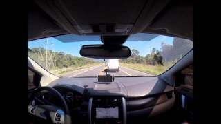 Ford Edge preto acelerando com escape esportivo
