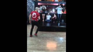 Ataca e le alemana bachata basic steps