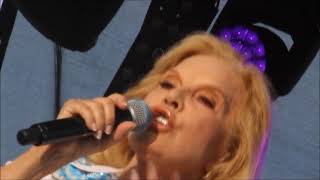 Sylvie VARTAN concert sur la scène de la Foire Exposition de Barbezieux