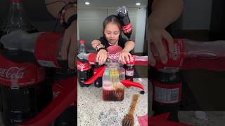 ¿QUÉ PASA SI MI HERMANITA MEZCLA 10 GASEOSAS?