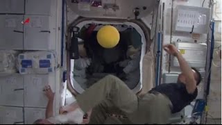 Футбол в невесомости / Football in space / 無重力でのサッカー