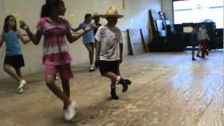 Nico Castaneda dancing el tilingo lingo